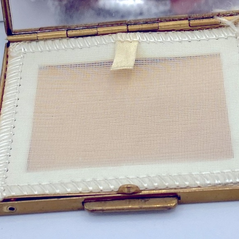 Vintage Antique Brass/ Lucite Mother Of Pearl Flakes And Gold Confetti Compact - Picture 5 of 6